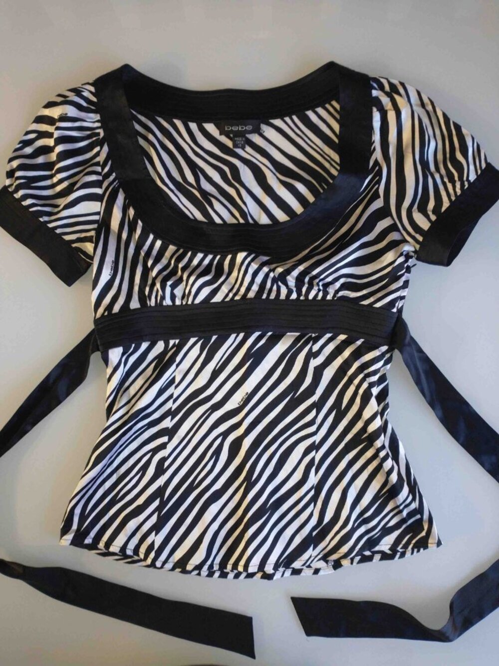 VERY RARE! Vtg Y2K BEBE Silk Zebra Babydoll Empire Waist Top Ribbon Tie Back XS